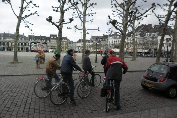 fiets achtergrond vrijthof Bedrijfsuitje Maastricht | Teamuitje organiseren Maastricht | Maastricht Events | Events Company